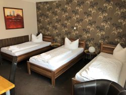 3 Personen Zimmer Einzelbetten 3-Bett-Zimmer günstig Ingolstadt Hotelzimmer
